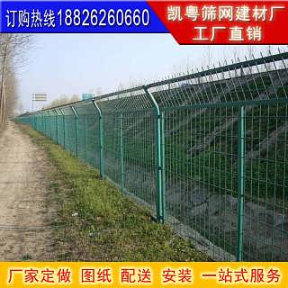 定安雙邊絲護(hù)欄網(wǎng) 與瓊海三折彎桃型柱、屯昌小區(qū)防護(hù)網(wǎng)共筑安全屏障——金屬護(hù)欄加工全解析